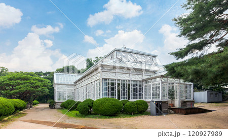 Grand Greenhouse in Changgyeonggung Palace, Seoul, the first Western-style greenhouse in South Korea. 120927989