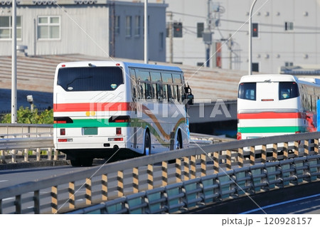 大型観光バス 120928157