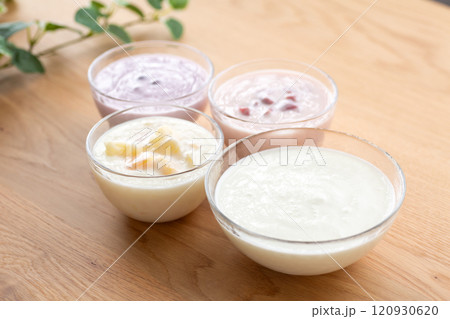 色々なヨーグルト 120930620