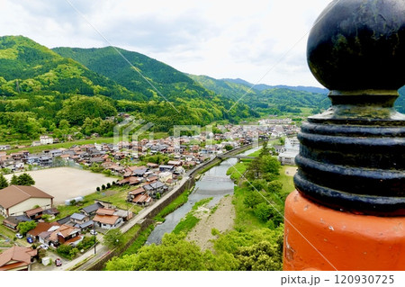 太鼓谷稲荷神社の境内から津和野の街を見晴らした風景　島根県鹿足郡津和野町 120930725