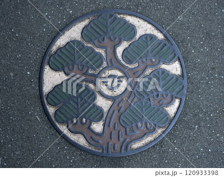 Water hatch with a pattern in Enoshima Island in Fujisawa, Kanagawa, Japan. 120933398