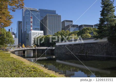 Imperial Palace and Gardens in central Tokyo, Japan. Imperial Palace and Gardens in central Tokyo, Japan. 120933551