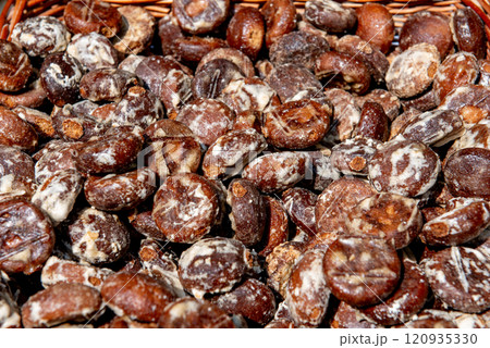 Pryanik refers to a range of traditional sweet-baked goods. 120935330