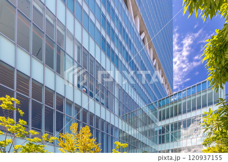 超高層ビル あべのハルカス16階にある空中庭園からの大阪の景色 超高層ビル あべのハルカス16階にある空中庭園からの大阪の景色 120937155