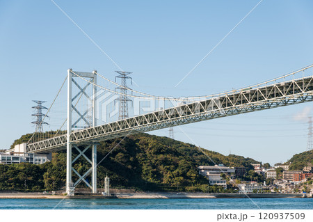 【北九州門司港　関門海峡と関門橋ノーフォーク 広場から】 120937509