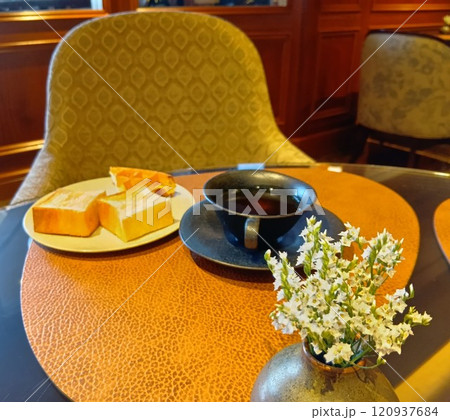 ホテル椿山荘東京のラウンジでの飲食 ホテル椿山荘東京のラウンジでの飲食 120937684