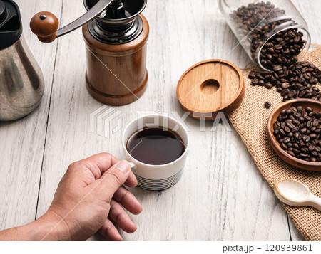 暖かくて味わい深いコーヒー 120939861