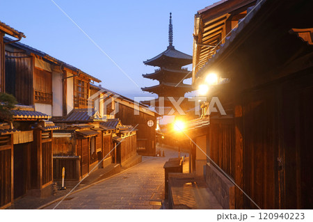 八坂の塔・五重塔（京都・東山区） 120940223