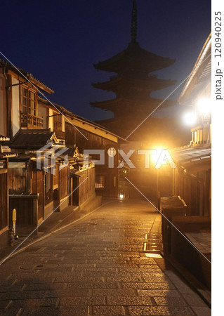 八坂の塔・五重塔（京都・東山区） 120940225