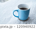 冬のテラスでコーヒータイム 120940922