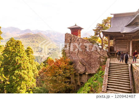 秋の山寺と紅葉 (開山堂・納経堂) 秋の山寺と紅葉 (開山堂・納経堂) 120942407