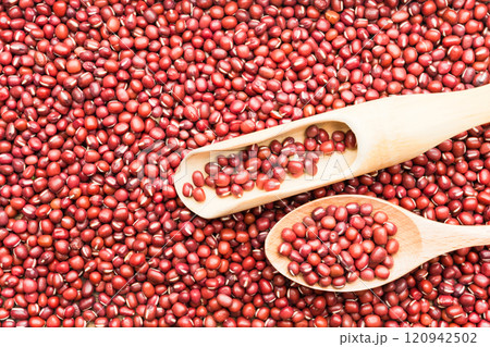 red beans on wooden spoon red beans on wooden spoon 120942502