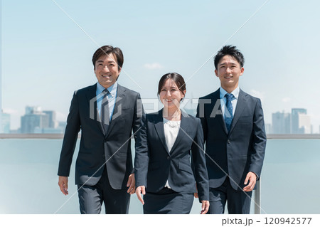 スーツを着たビジネスマン・会社員・企業・就職・転職(弁護士・税理士・会計士) スーツを着たビジネスマン・会社員・企業・就職・転職(弁護士・税理士・会計士) 120942577