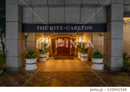 ザ・リッツ・カールトン大阪(The Ritz-Carlton)の入口エントランス 120942589
