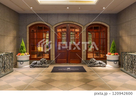 ザ・リッツ・カールトン大阪(The Ritz-Carlton)の入口エントランス 120942600