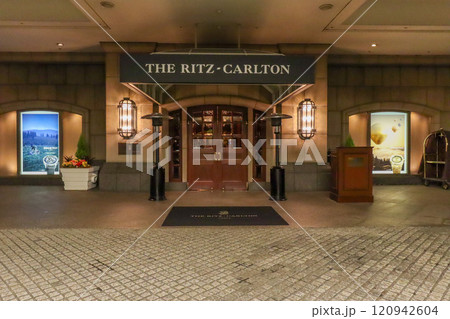 ザ・リッツ・カールトン大阪(The Ritz-Carlton)の入口エントランス 120942604