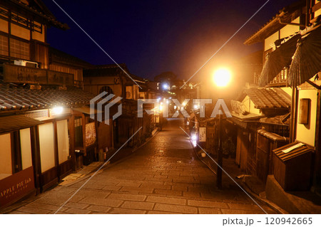 二年坂・京の坂道(京都・東山) 二年坂・京の坂道(京都・東山) 120942665