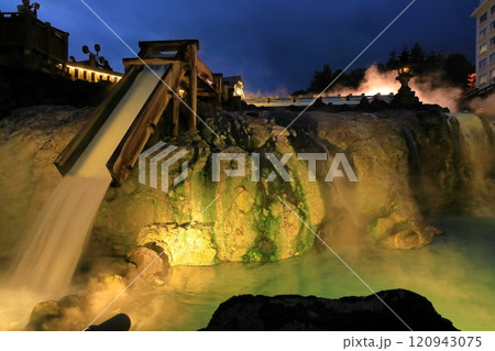 《群馬県》草津温泉・湯畑 《群馬県》草津温泉・湯畑 120943075