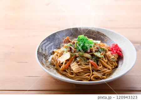 キムチ焼きそば ( キムチと豚バラと濃い口ソースで仕上げた焼きそば ) キムチ焼きそば ( キムチと豚バラと濃い口ソースで仕上げた焼きそば ) 120943323
