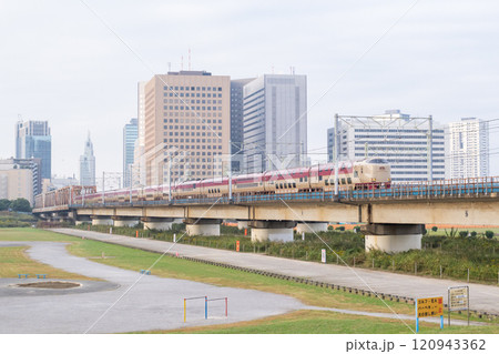 【東海道本線】早朝の多摩川を渡るサンライズ瀬戸・出雲 120943362
