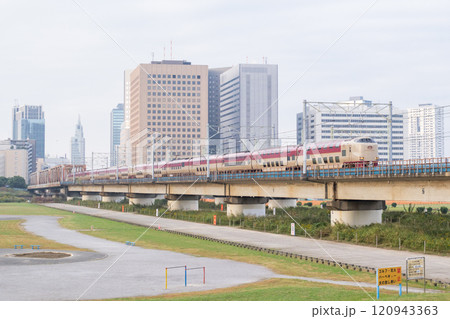 【東海道本線】早朝の多摩川を渡るサンライズ瀬戸・出雲 【東海道本線】早朝の多摩川を渡るサンライズ瀬戸・出雲 120943363