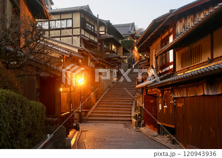 三年坂・京の坂道(京都・東山) 三年坂・京の坂道(京都・東山) 120943936