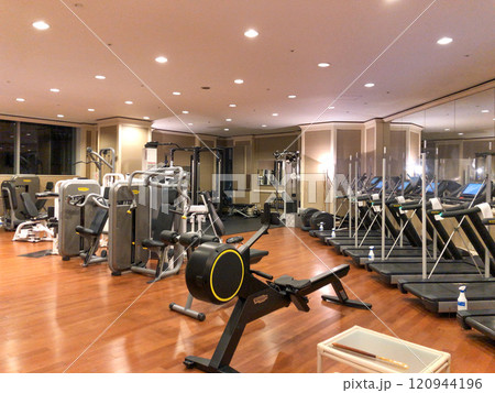 ザ・リッツ・カールトン大阪(The Ritz-Carlton)のフィットネス(ジム) ザ・リッツ・カールトン大阪(The Ritz-Carlton)のフィットネス(ジム) 120944196