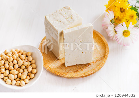 スライスする堅い木綿とうふ 120944332