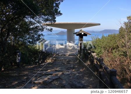屋島北嶺の先端にある展望台「遊鶴亭」 120946657