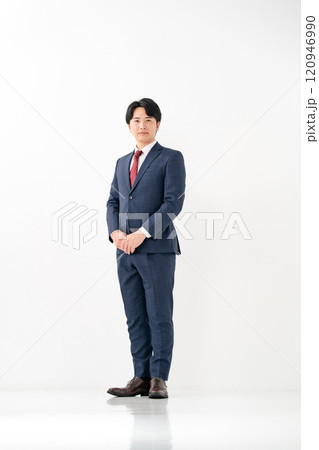 ビジネスマン　20代男性　ポートレート 120946990