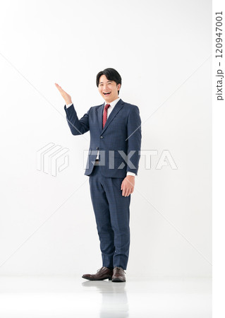 ビジネスマン 20代男性 手かざし ビジネスマン 20代男性 手かざし 120947001