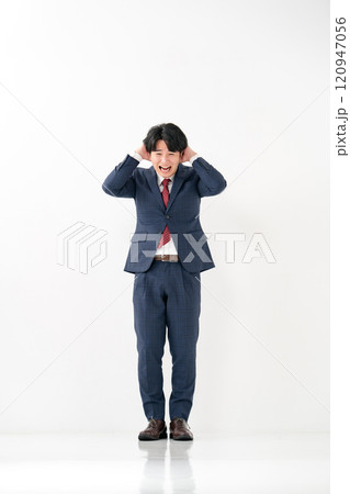ビジネスマン　20代男性　トラブル 120947056
