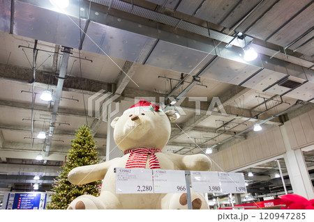 多摩境通りのコストコ　クリスマスのぬいぐるみ　くま　京王相模原線多摩境駅の東口　東京都町田市小山ヶ丘 120947285