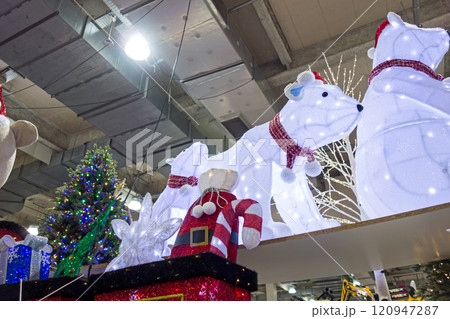 多摩境通りのコストコ　クリスマスの雰囲気を味わう　京王相模原線多摩境駅の東口　東京都町田市小山ヶ丘 120947287