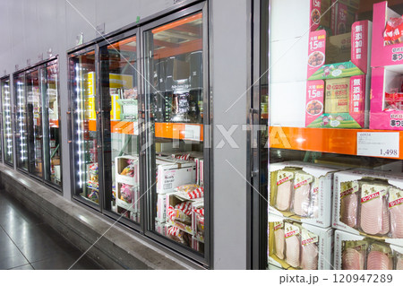 多摩境通りのコストコ　冷蔵商品　京王相模原線多摩境駅の東口　東京都町田市小山ヶ丘 120947289