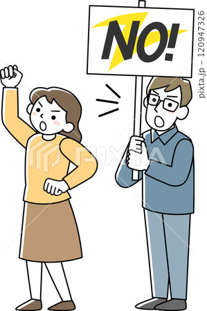 抗議する女性と男性 120947326