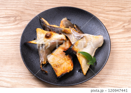 鮭あらの塩焼き 鮭あらの塩焼き 120947441