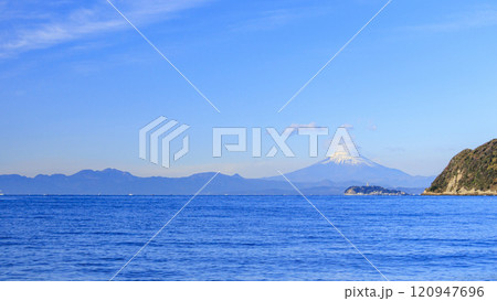 海から見た湘南の海と富士山 海から見た湘南の海と富士山 120947696