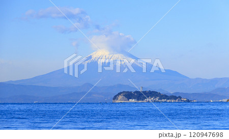 海から見た湘南の海と富士山 海から見た湘南の海と富士山 120947698