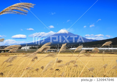 晩秋の富士山 120947846