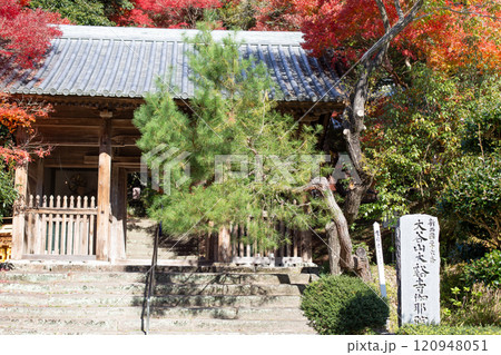 兵庫県三木市にある紅葉の綺麗な第二十六番札所 大谷山 大谿寺 伽耶院（だいけいじきゃらいん）の二天堂 120948051