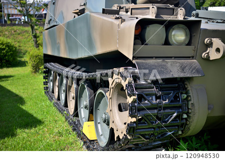 中部・陸上自衛隊・富士学校記念行事の展示車両・75式155mm自走榴弾砲イメージ・静岡県小山町(1) 120948530