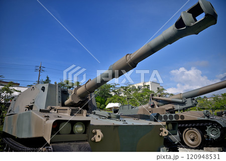 中部・陸上自衛隊・富士学校記念行事の展示車両・75式155mm自走榴弾砲イメージ・静岡県小山町(2) 中部・陸上自衛隊・富士学校記念行事の展示車両・75式155mm自走榴弾砲イメージ・静岡県小山町(2) 120948531