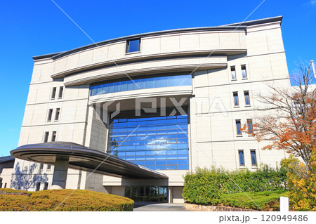 三重県津市、三重県議会議事堂の風景 120949486