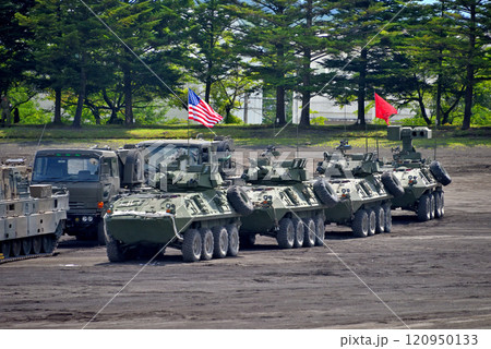 中部・陸上自衛隊・富士学校記念行事・観閲式を前に待機するアメリカ海兵隊のLAV-AT・静岡県小山町 中部・陸上自衛隊・富士学校記念行事・観閲式を前に待機するアメリカ海兵隊のLAV-AT・静岡県小山町 120950133