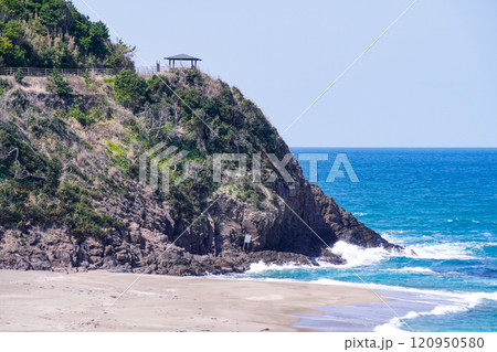 神話の舞台となった白兎海岸(鳥取市 道の駅神話の里白うさぎ) 神話の舞台となった白兎海岸(鳥取市 道の駅神話の里白うさぎ) 120950580