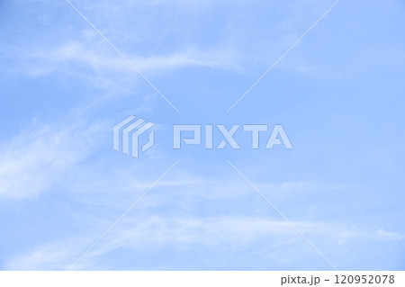 冬の空 冬空 青空 晴れ 【神奈川県 鎌倉市】 120952078