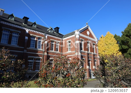 【北の丸公園】旧近衛師団司令部庁舎の紅葉 【北の丸公園】旧近衛師団司令部庁舎の紅葉 120953037