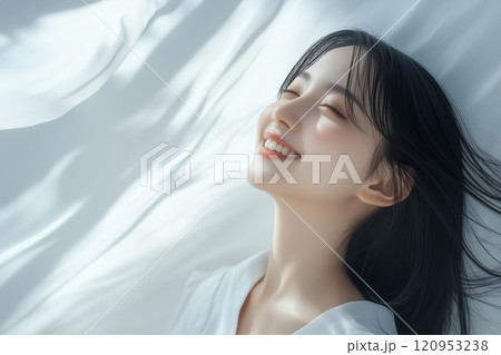 美しい髪の毛の女性 120953238