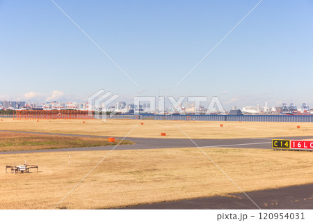 羽田空港からの東京の風景 羽田空港からの東京の風景 120954031